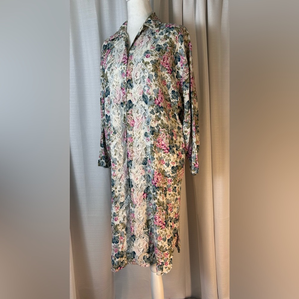 Vintage White/Gold Tag Vintage Victorias Secret Floral and Lace Sleep Shirt r15 - Picture 2 of 7